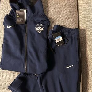 NIKE SHOWTIME UCONN WOMEN’S MEDIUM JOGGER SET